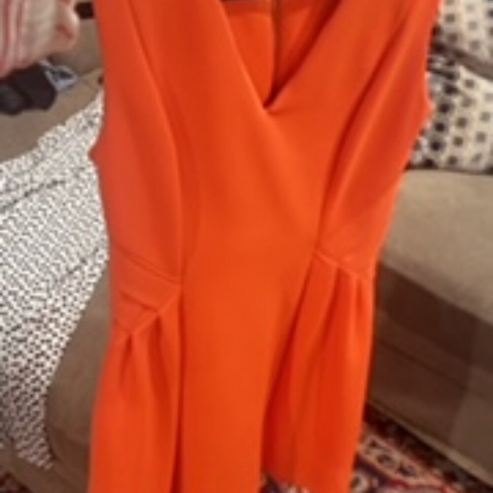 Orange/red short dress in size (6)
